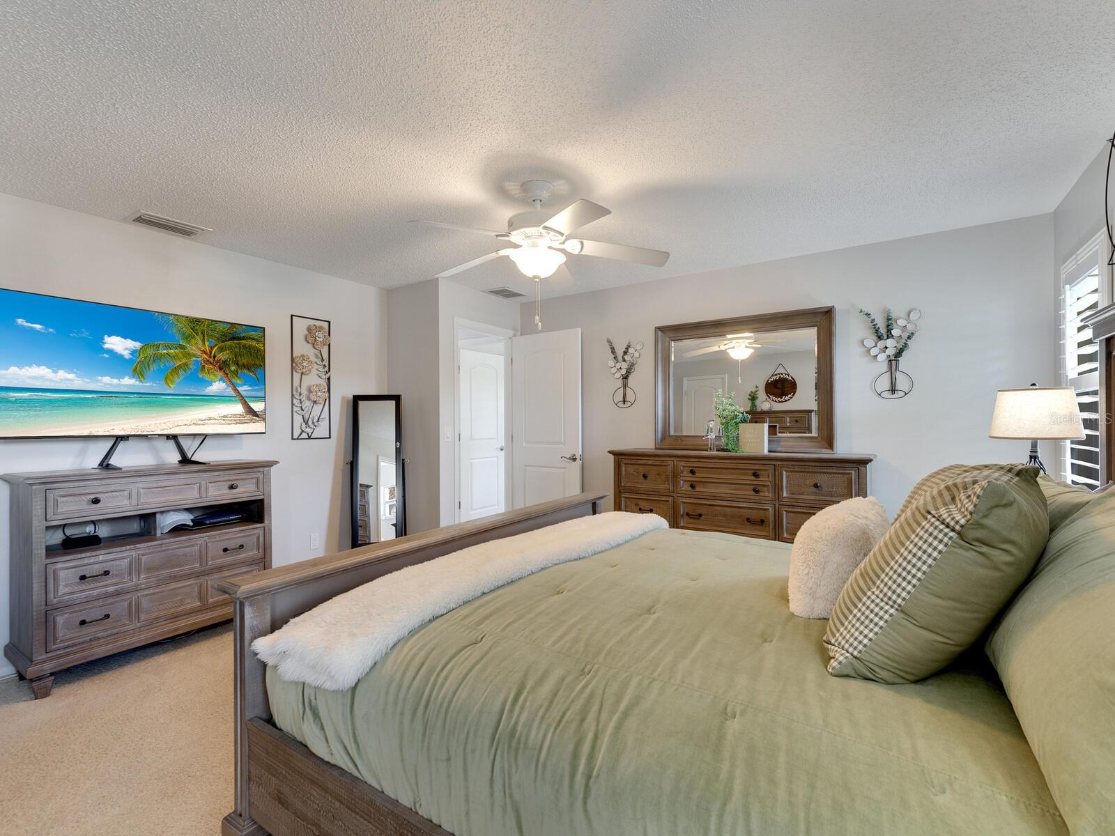 6994 W COUNTRY CLUB DR N, SARASOTA, FL, 34243