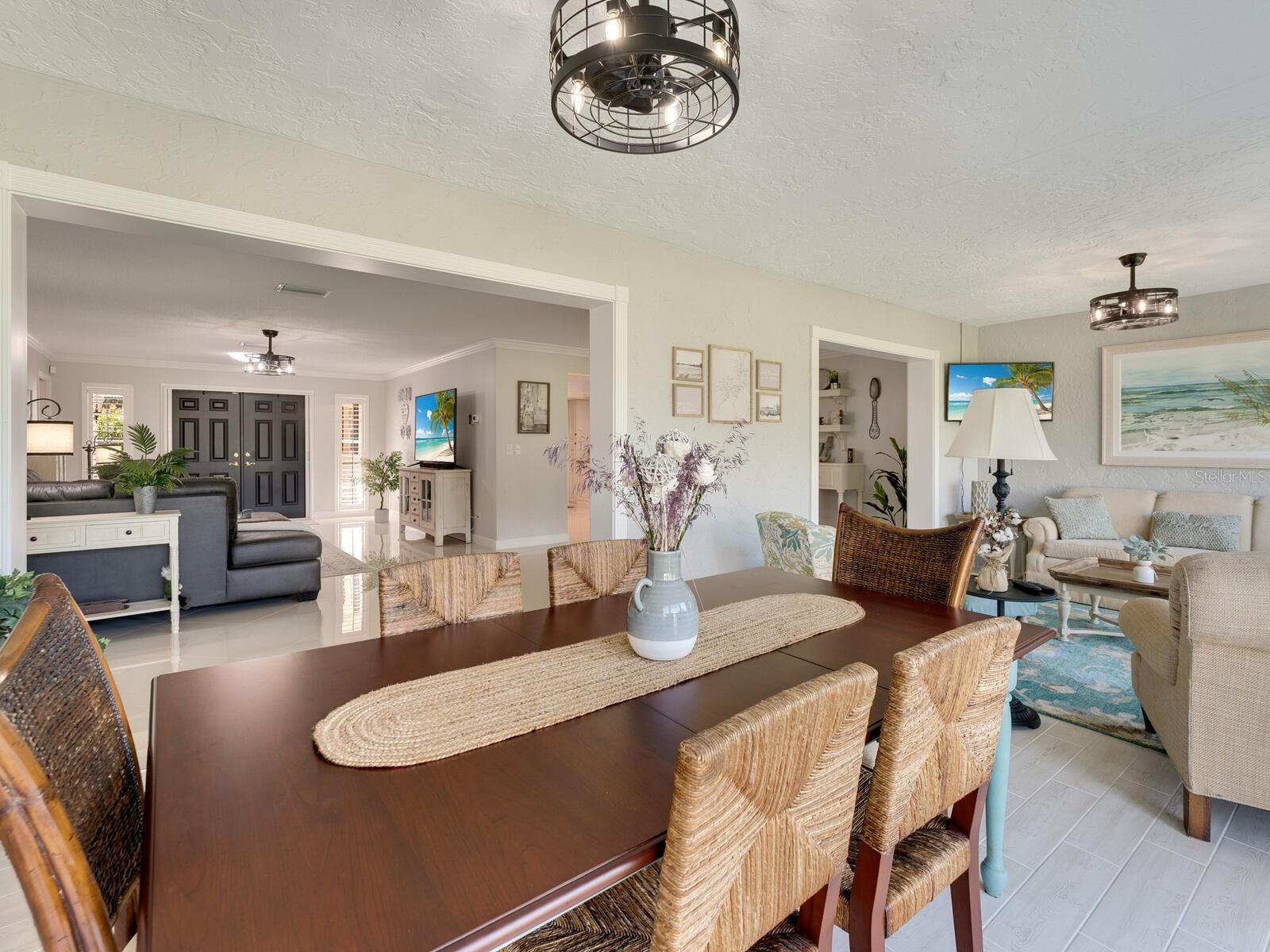 6994 W COUNTRY CLUB DR N, SARASOTA, FL, 34243