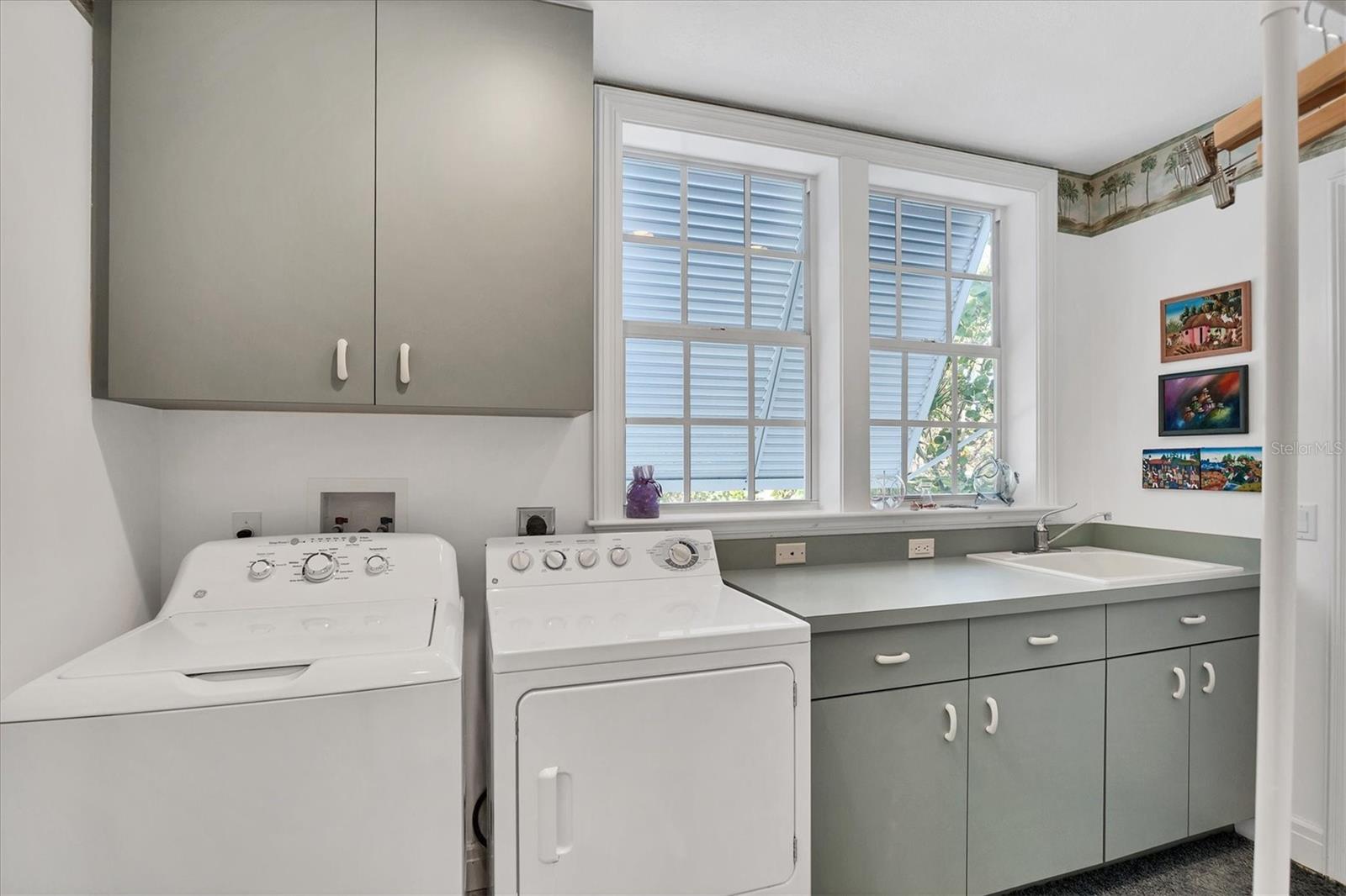 D6145898 Property Photo