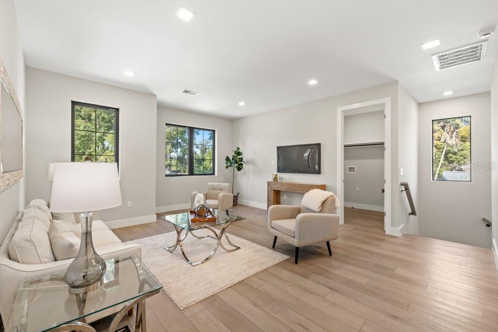 1217 CLOVERLAWN AVE, ORLANDO, FL, 32806