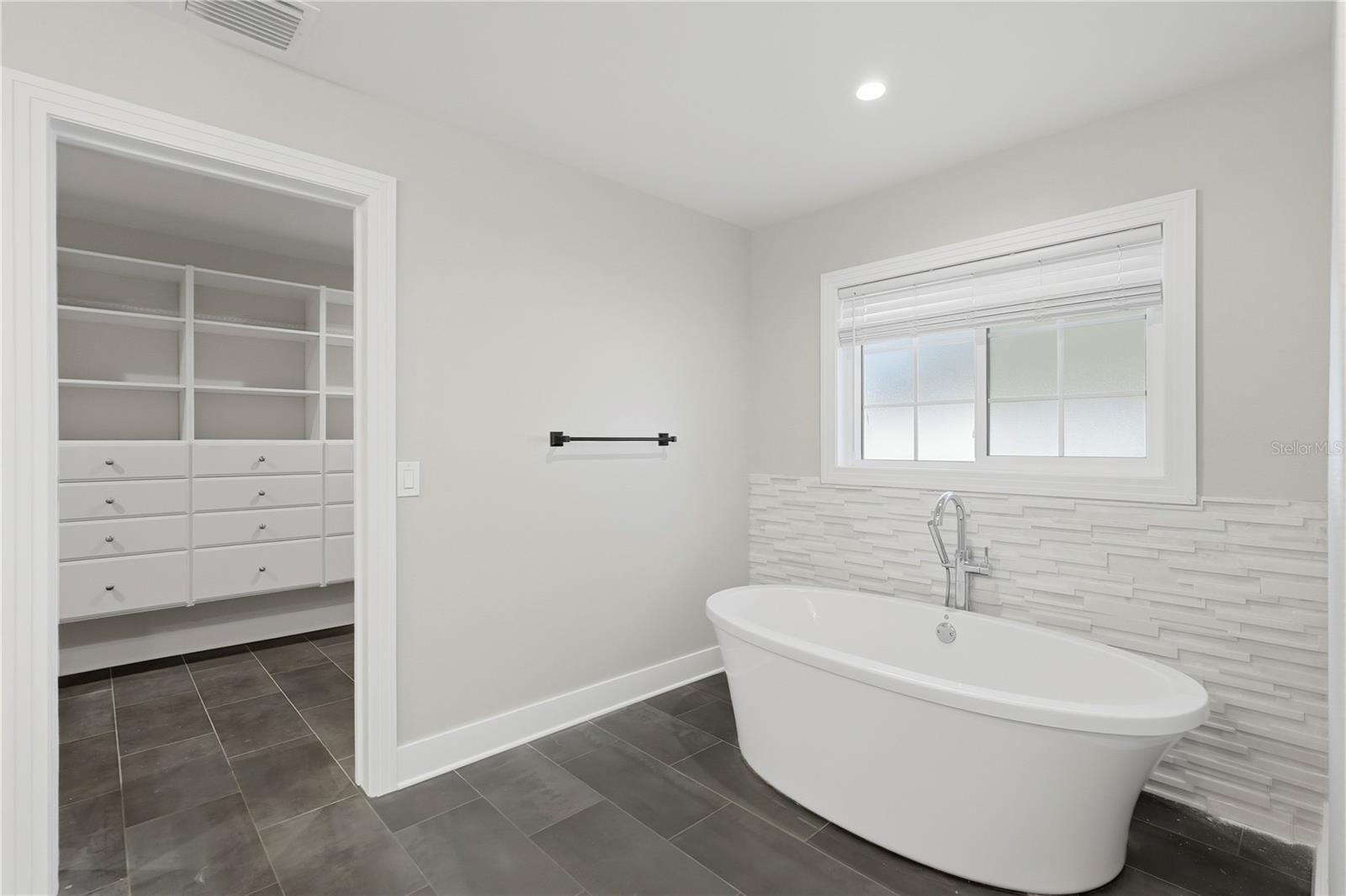 845 SNELL ISLE BLVD NE, ST PETERSBURG, FL, 33704