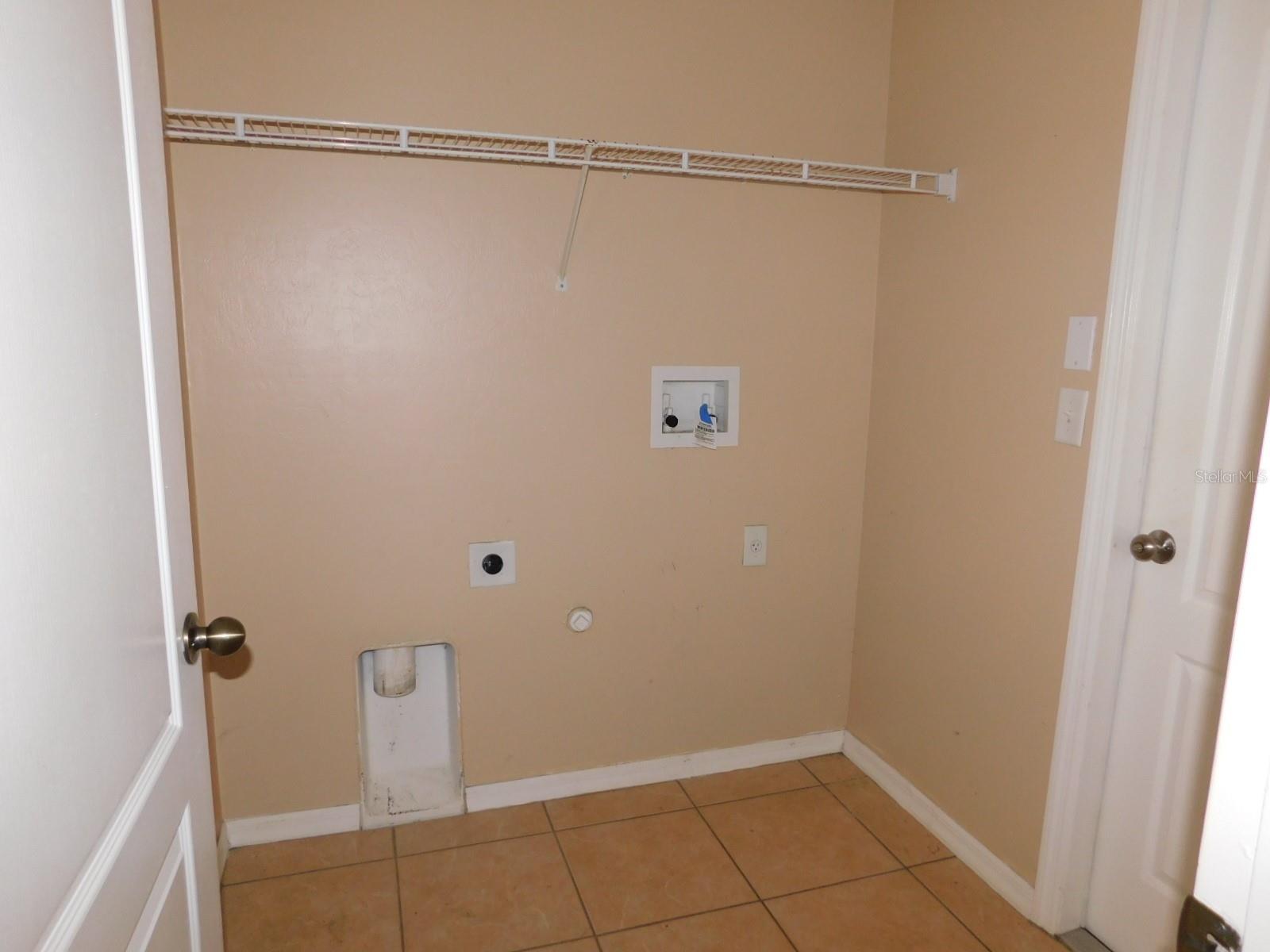 4009 E GATOR CIR, CAPE CORAL, FL, 33909