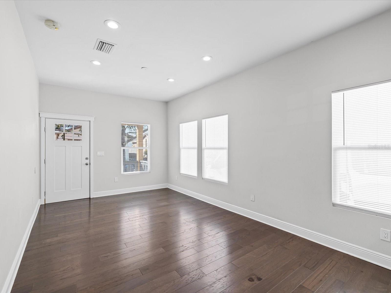 2107 W CHERRY ST, TAMPA, FL, 33607