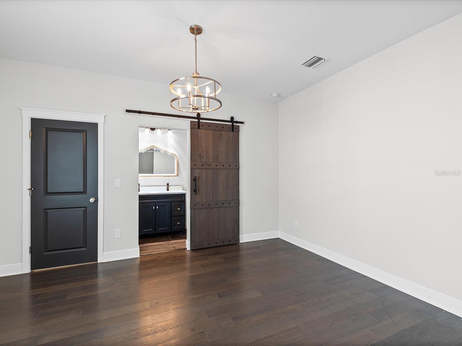 2107 W CHERRY ST, TAMPA, FL, 33607