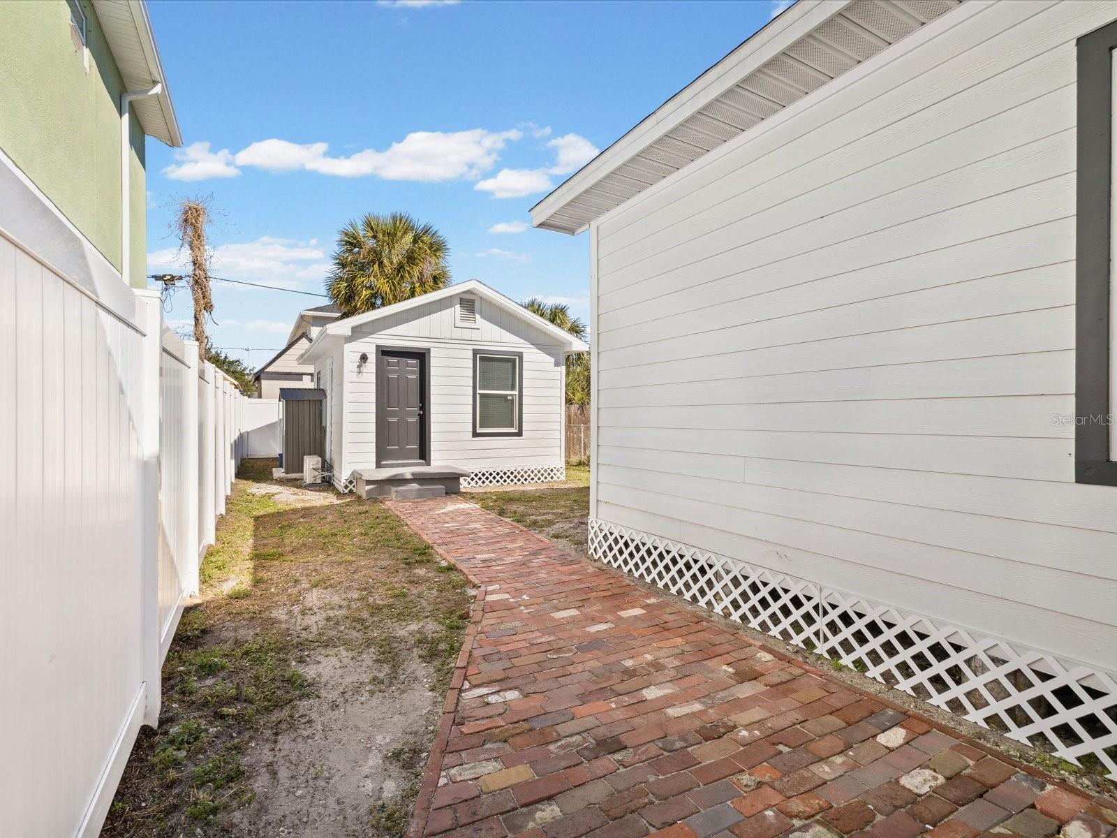 2107 W CHERRY ST, TAMPA, FL, 33607