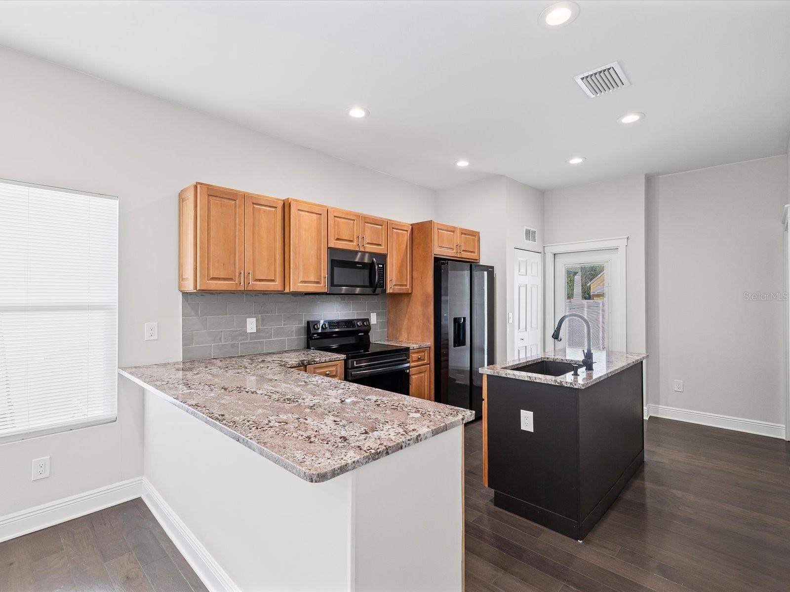 2107 W CHERRY ST, TAMPA, FL, 33607