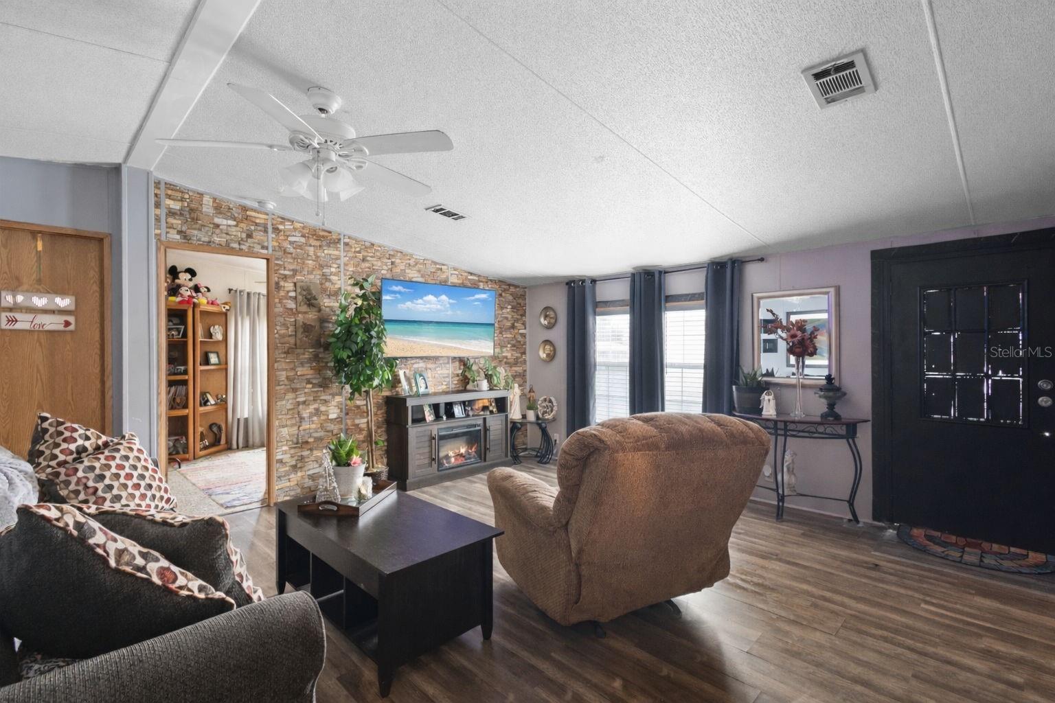 122 LEISURE WORLD DR N, DEBARY, FL, 32713