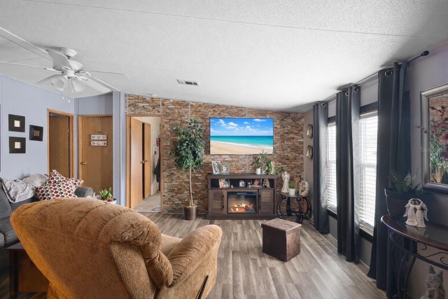 122 LEISURE WORLD DR N, DEBARY, FL, 32713