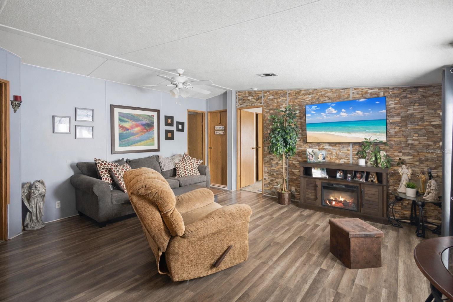 122 LEISURE WORLD DR N, DEBARY, FL, 32713