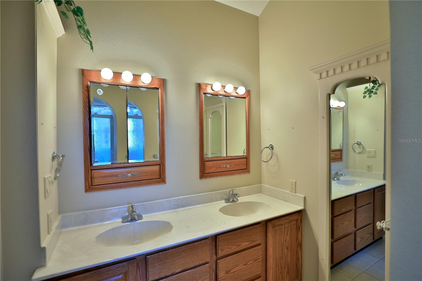 OM717740 Property Photo