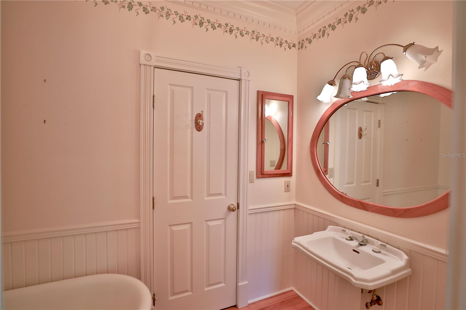 OM717740 Property Photo