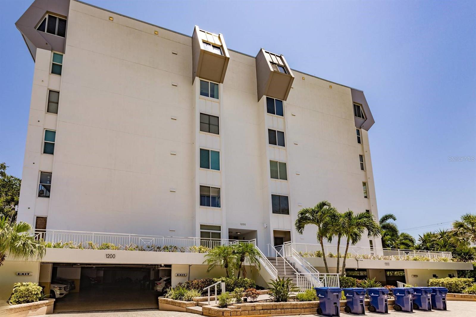 1200 E PEPPERTREE LN #402, SARASOTA, FL, 34242