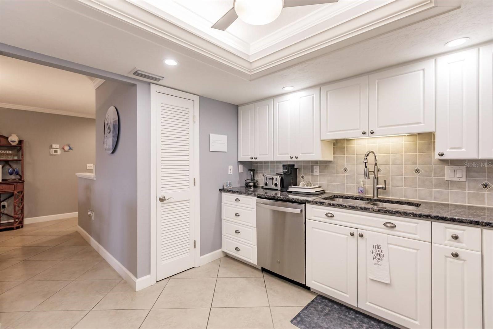 1200 E PEPPERTREE LN #406, SARASOTA, FL, 34242