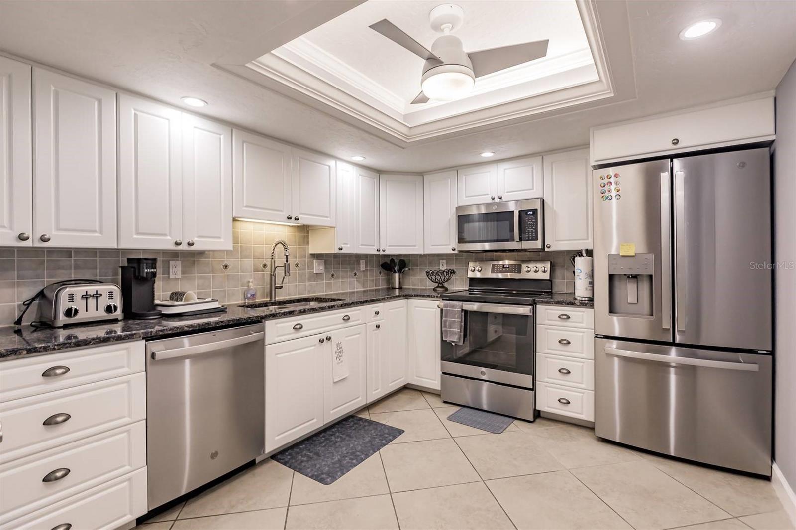 1200 E PEPPERTREE LN #406, SARASOTA, FL, 34242