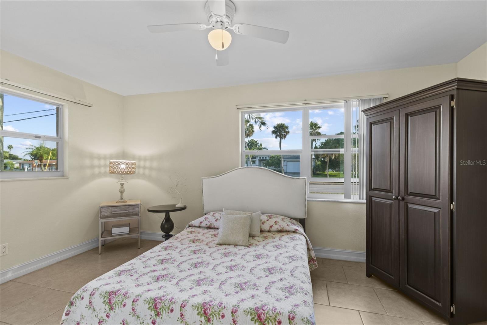 4156 COUNTRY CLUB BLVD, CAPE CORAL, FL, 33904