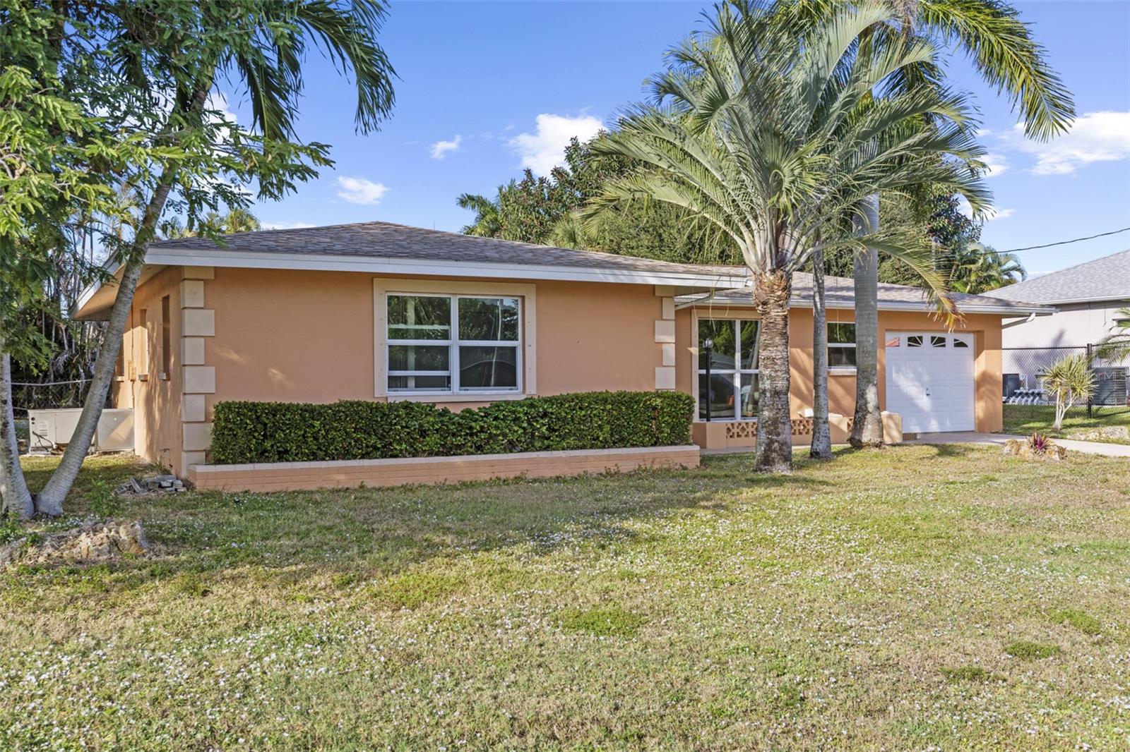 4156 COUNTRY CLUB BLVD, CAPE CORAL, FL, 33904