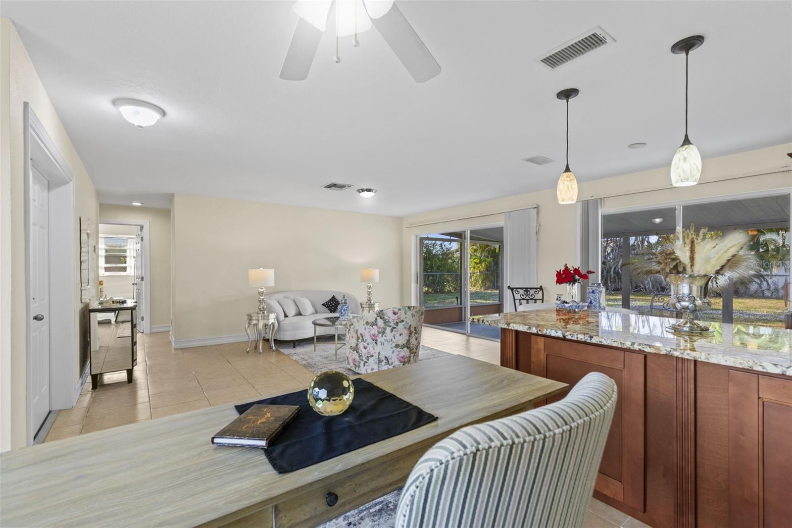 4156 COUNTRY CLUB BLVD, CAPE CORAL, FL, 33904