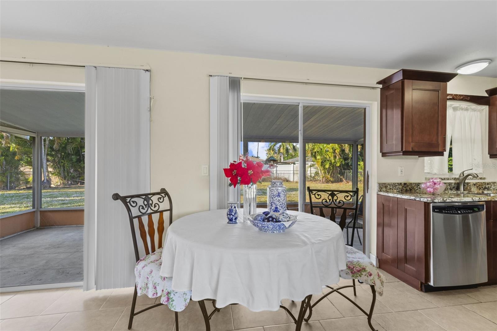 4156 COUNTRY CLUB BLVD, CAPE CORAL, FL, 33904