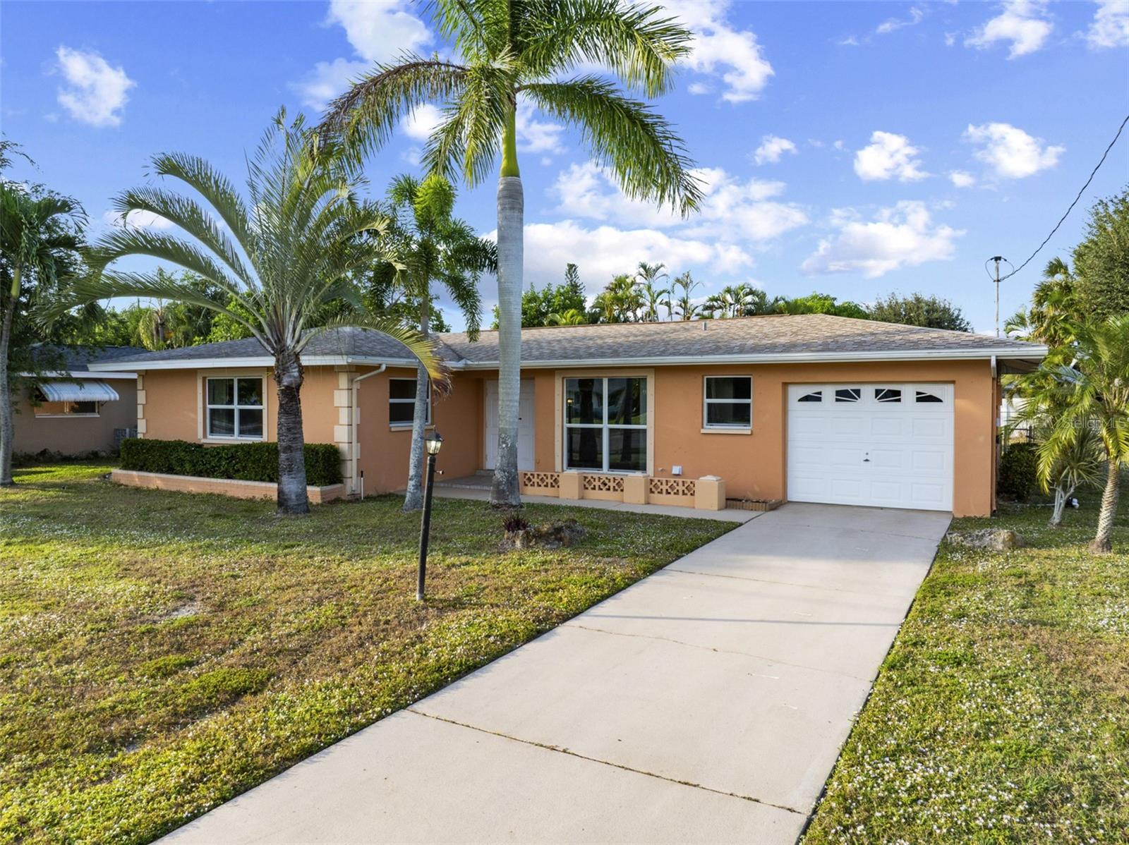 4156 COUNTRY CLUB BLVD, CAPE CORAL, FL, 33904