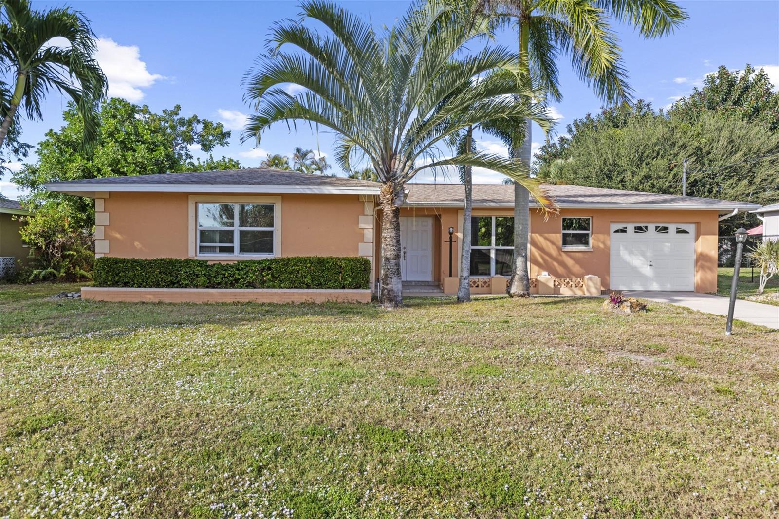 4156 COUNTRY CLUB BLVD, CAPE CORAL, FL, 33904