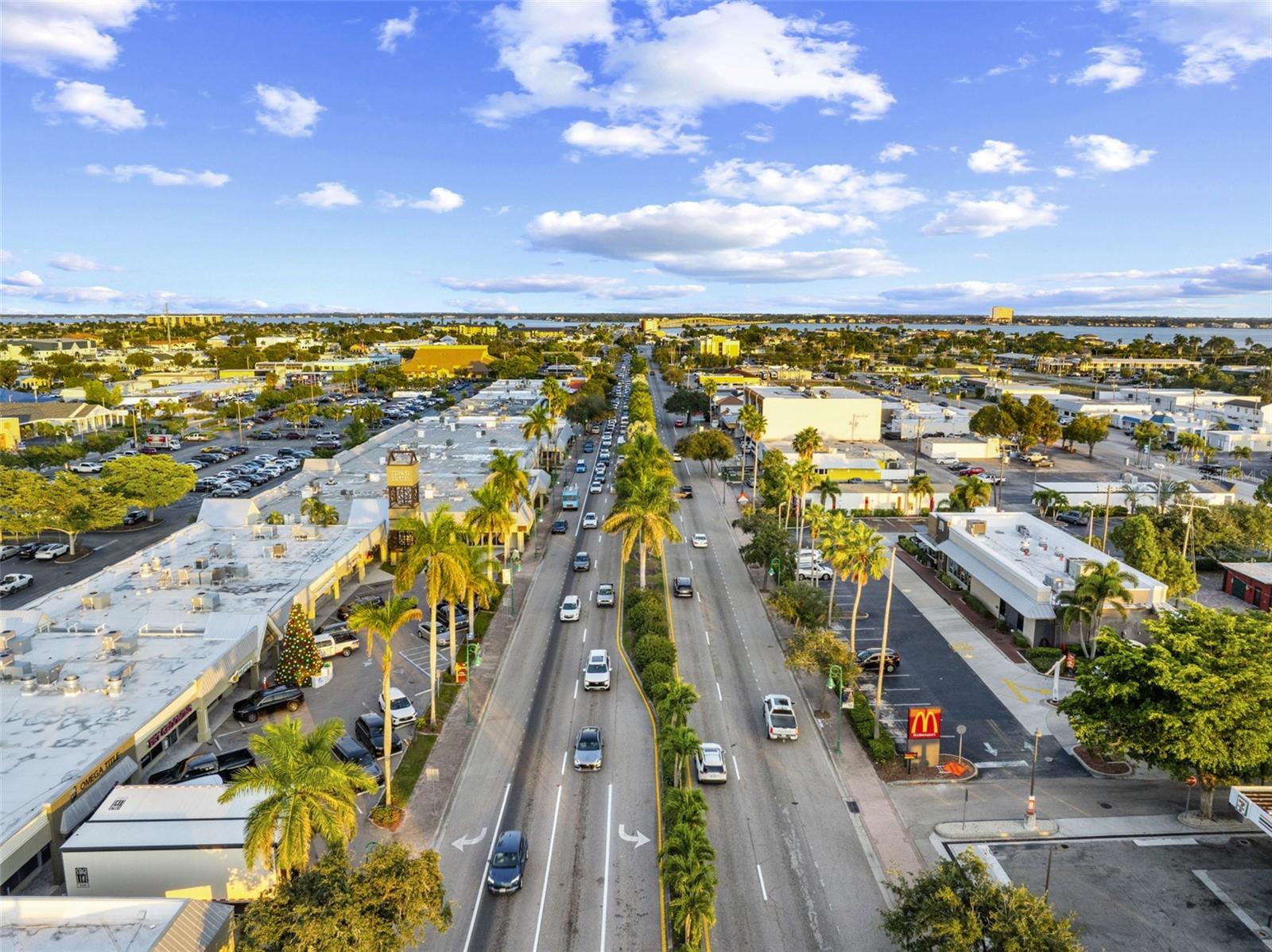 4156 COUNTRY CLUB BLVD, CAPE CORAL, FL, 33904