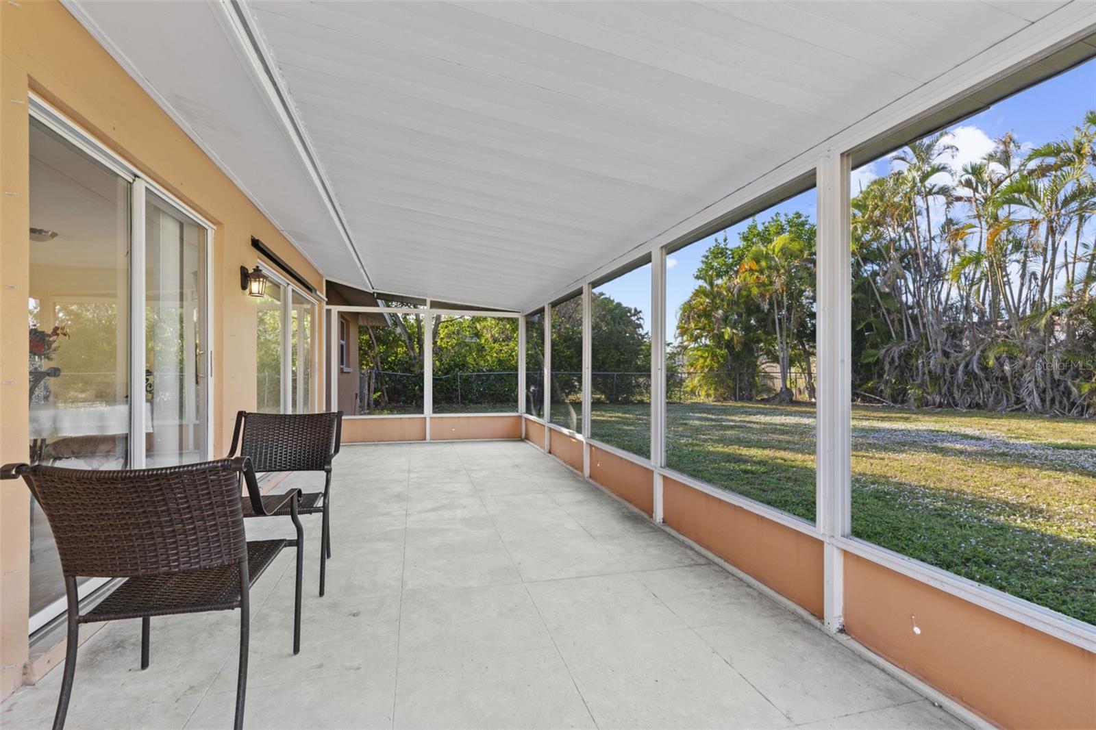 4156 COUNTRY CLUB BLVD, CAPE CORAL, FL, 33904