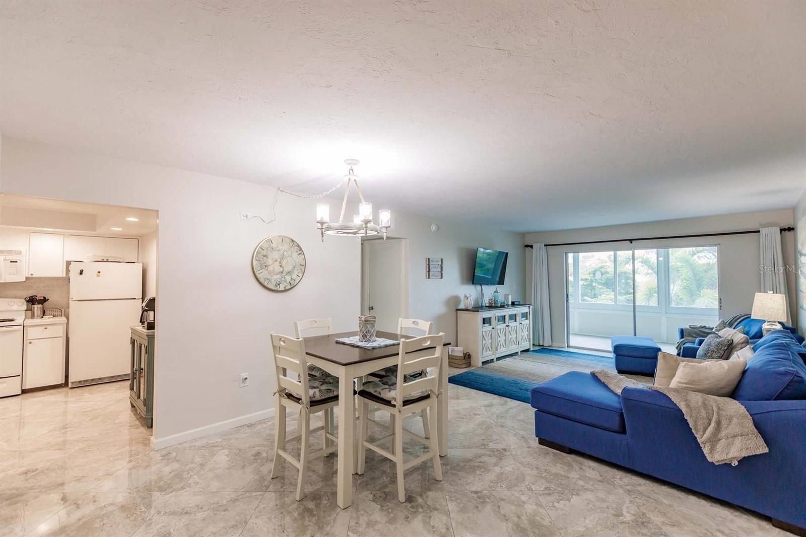 1200 E PEPPERTREE LN #206, SARASOTA, FL, 34242