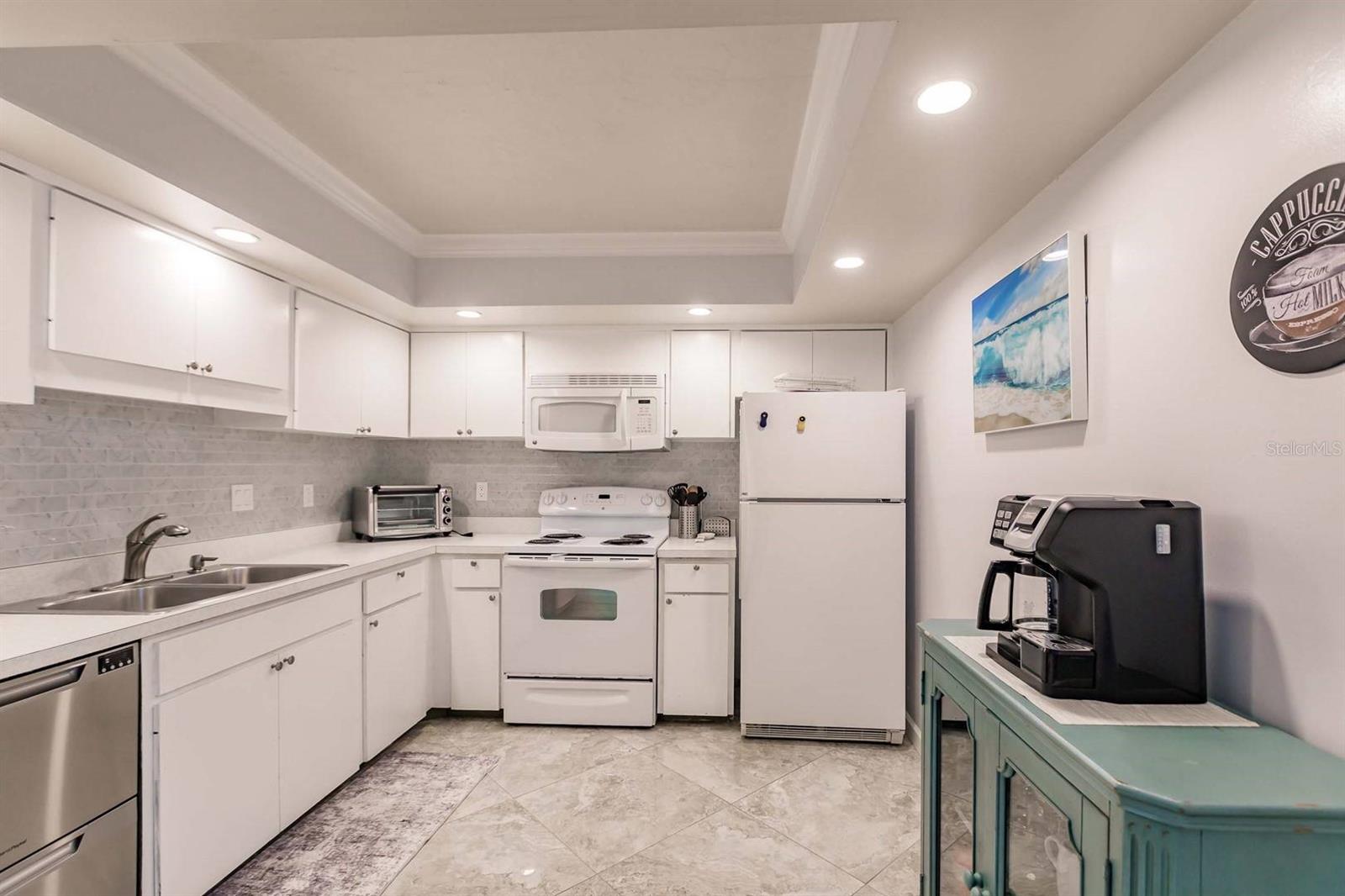 1200 E PEPPERTREE LN #206, SARASOTA, FL, 34242