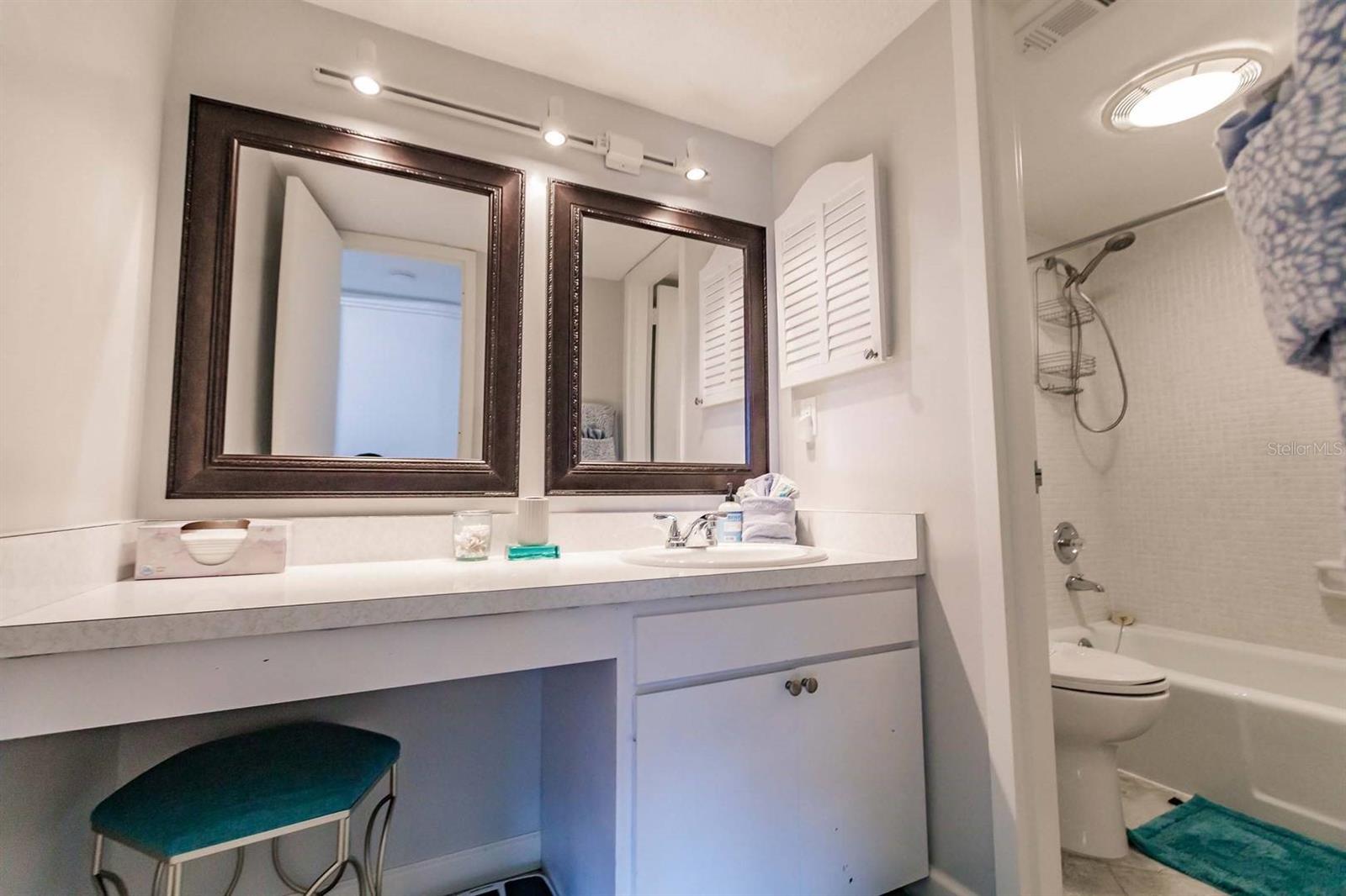 1200 E PEPPERTREE LN #206, SARASOTA, FL, 34242