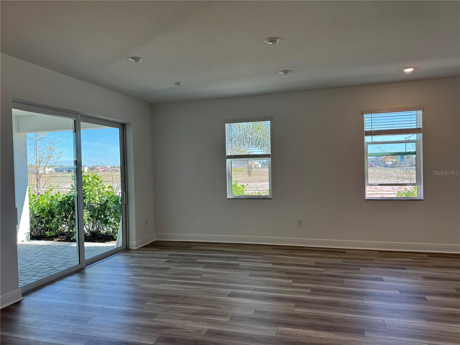 8007 SEAFLOWER PKWY, BRADENTON, FL, 34210