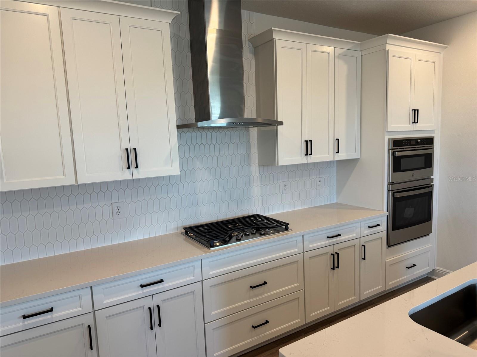 8007 SEAFLOWER PKWY, BRADENTON, FL, 34210