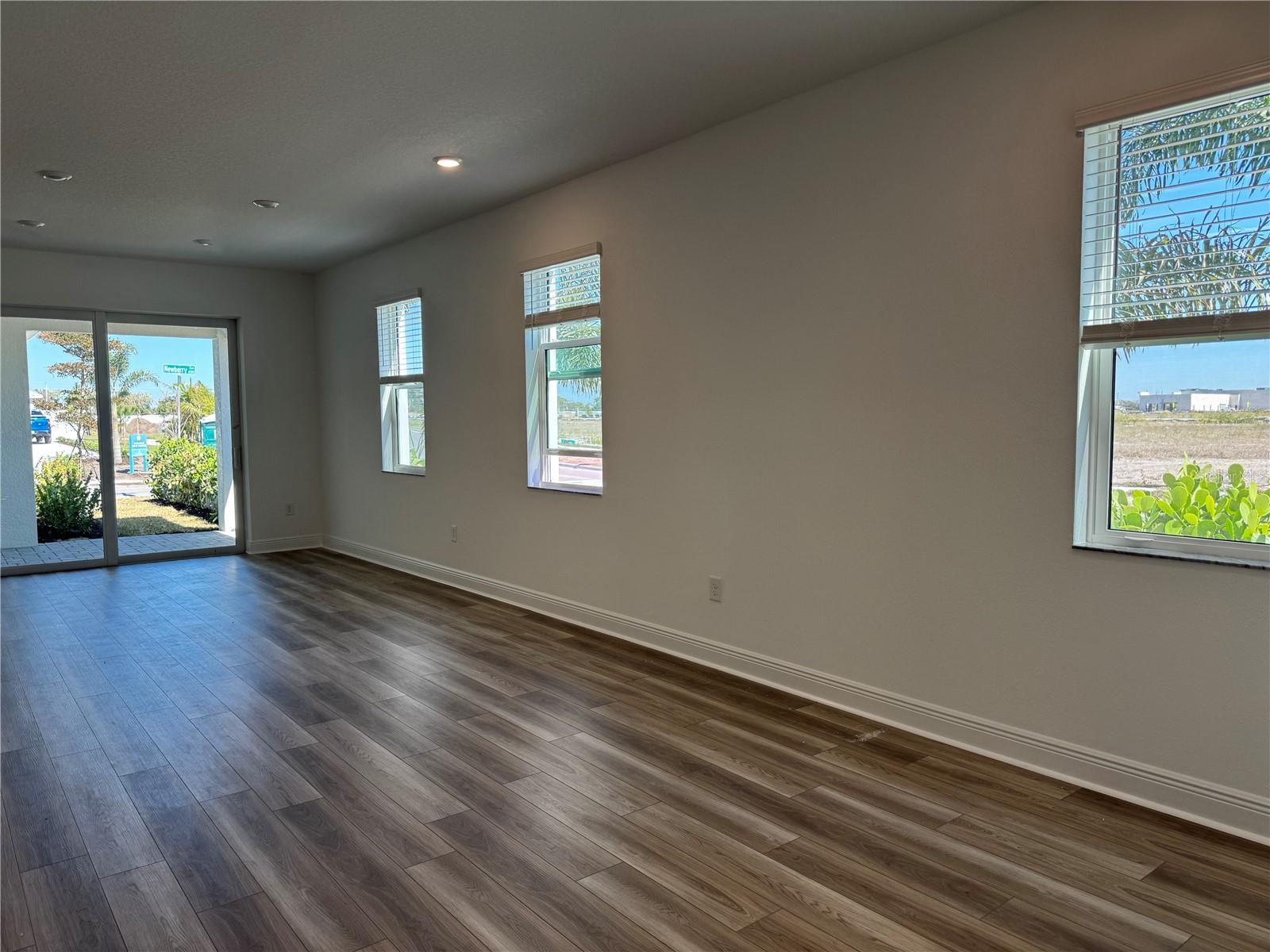 8007 SEAFLOWER PKWY, BRADENTON, FL, 34210