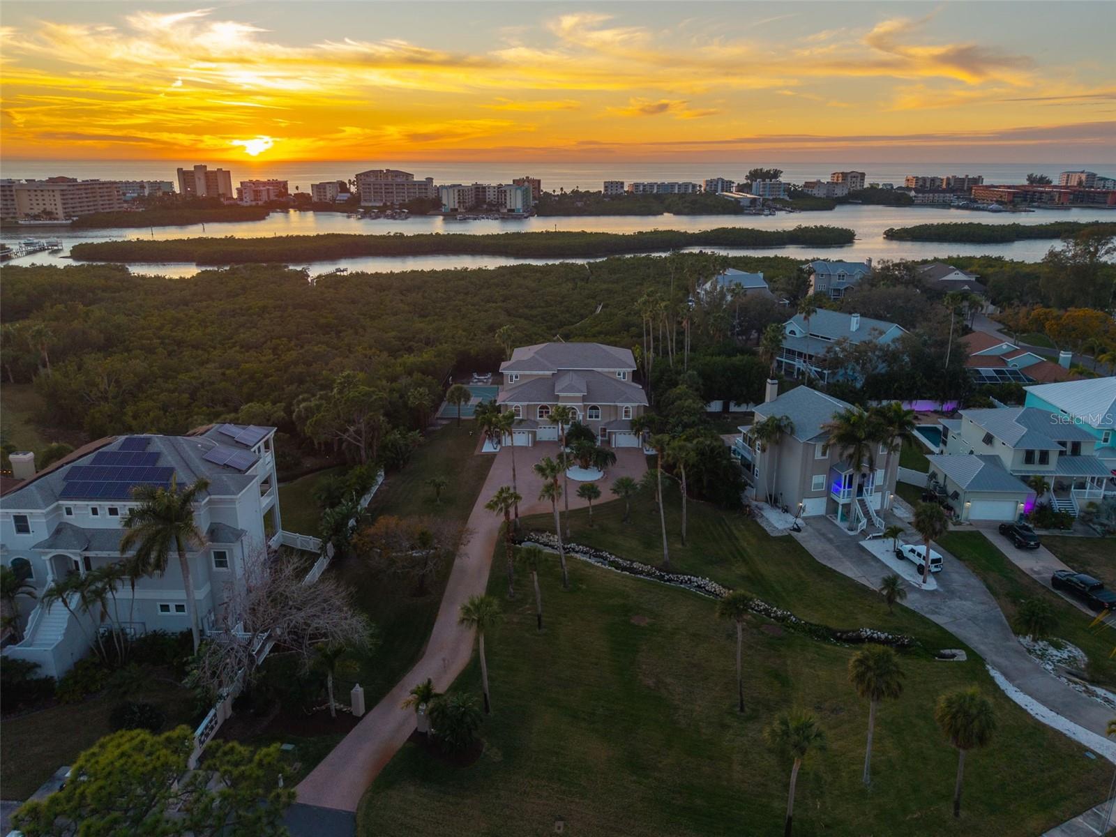 8880 COMMODORE DR, SEMINOLE, FL, 33776