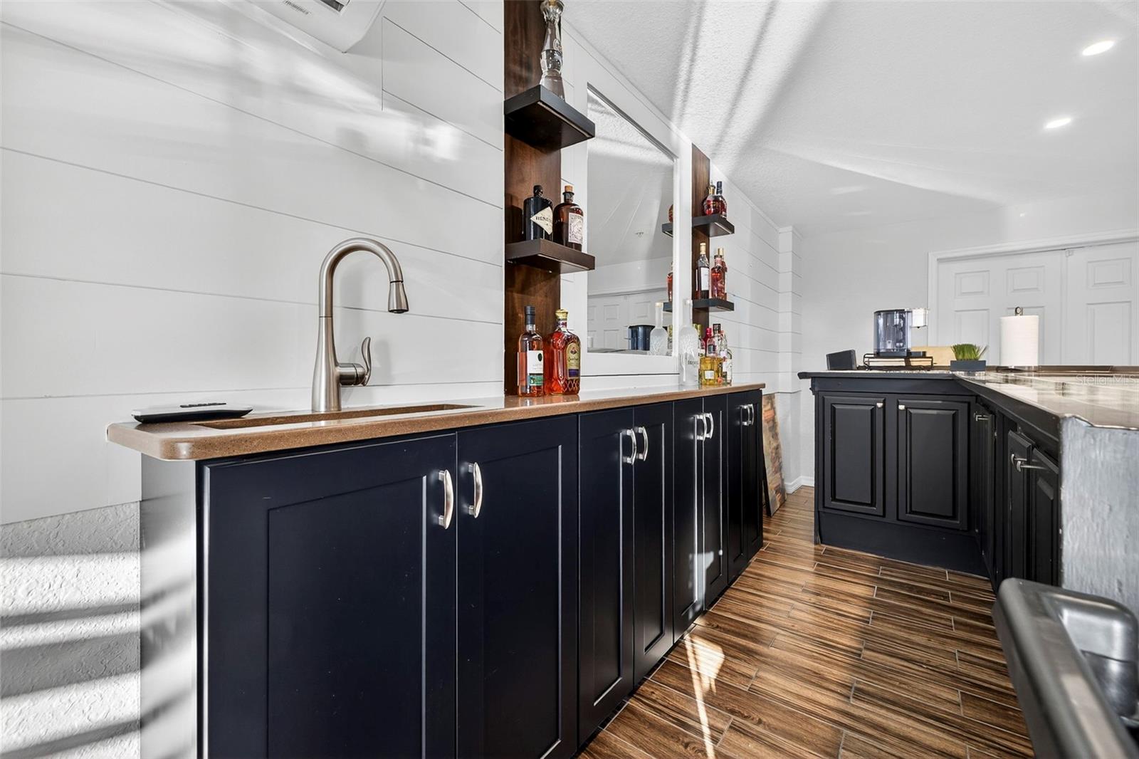 8880 COMMODORE DR, SEMINOLE, FL, 33776