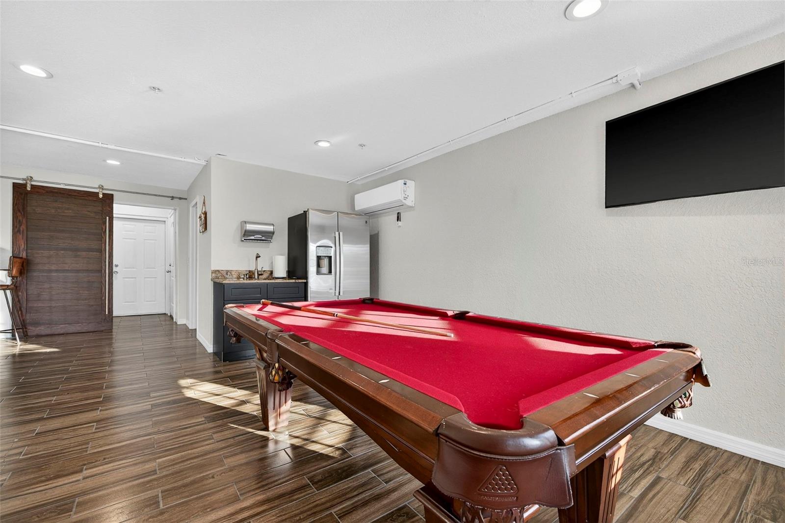 8880 COMMODORE DR, SEMINOLE, FL, 33776