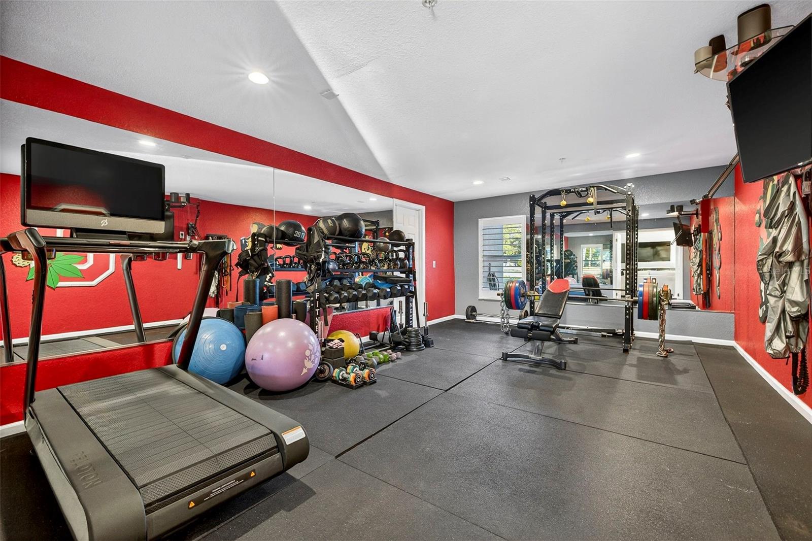 8880 COMMODORE DR, SEMINOLE, FL, 33776