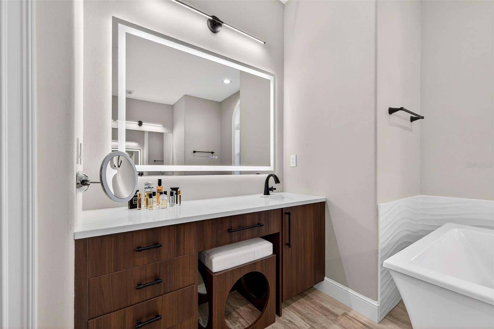 8880 COMMODORE DR, SEMINOLE, FL, 33776