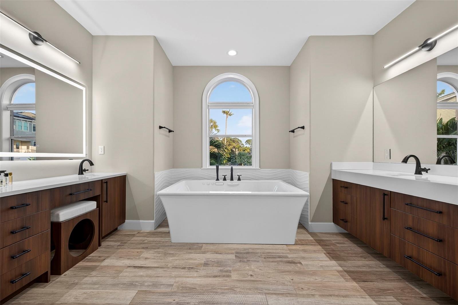 8880 COMMODORE DR, SEMINOLE, FL, 33776