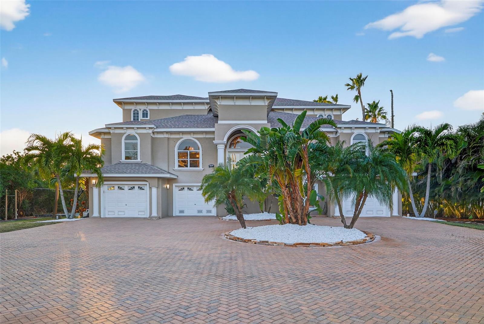 8880 COMMODORE DR, SEMINOLE, FL, 33776