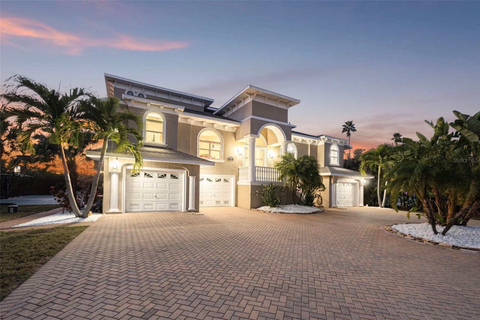 8880 COMMODORE DR, SEMINOLE, FL, 33776