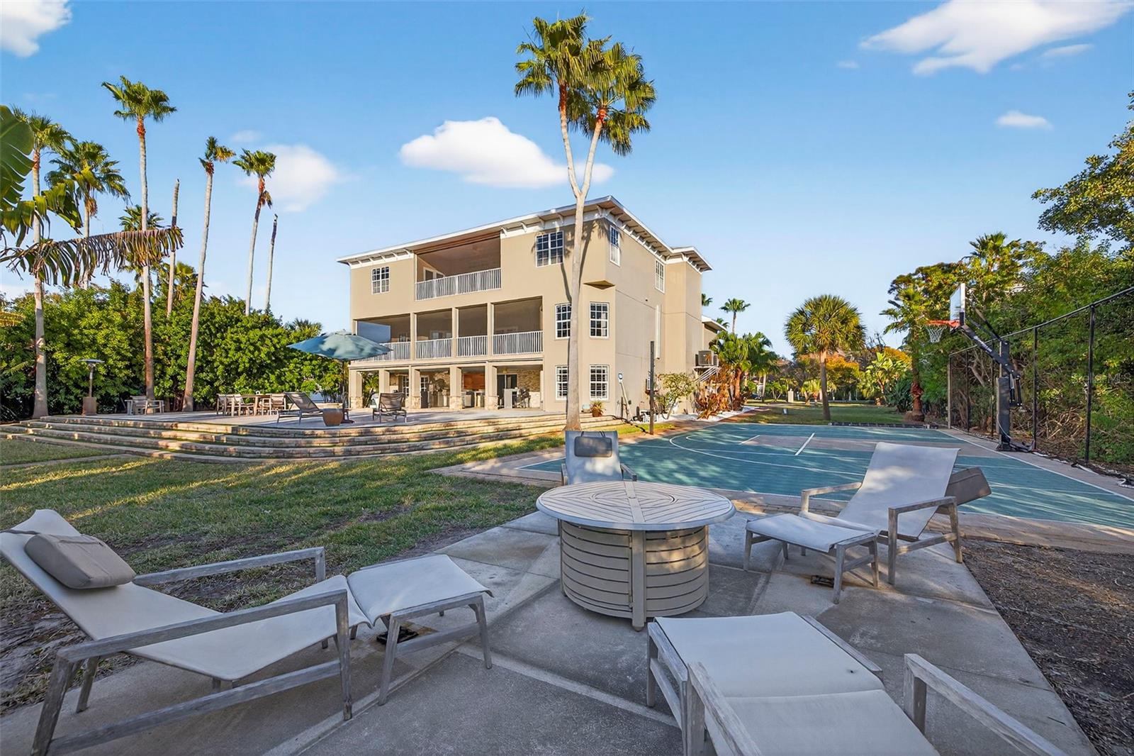 8880 COMMODORE DR, SEMINOLE, FL, 33776