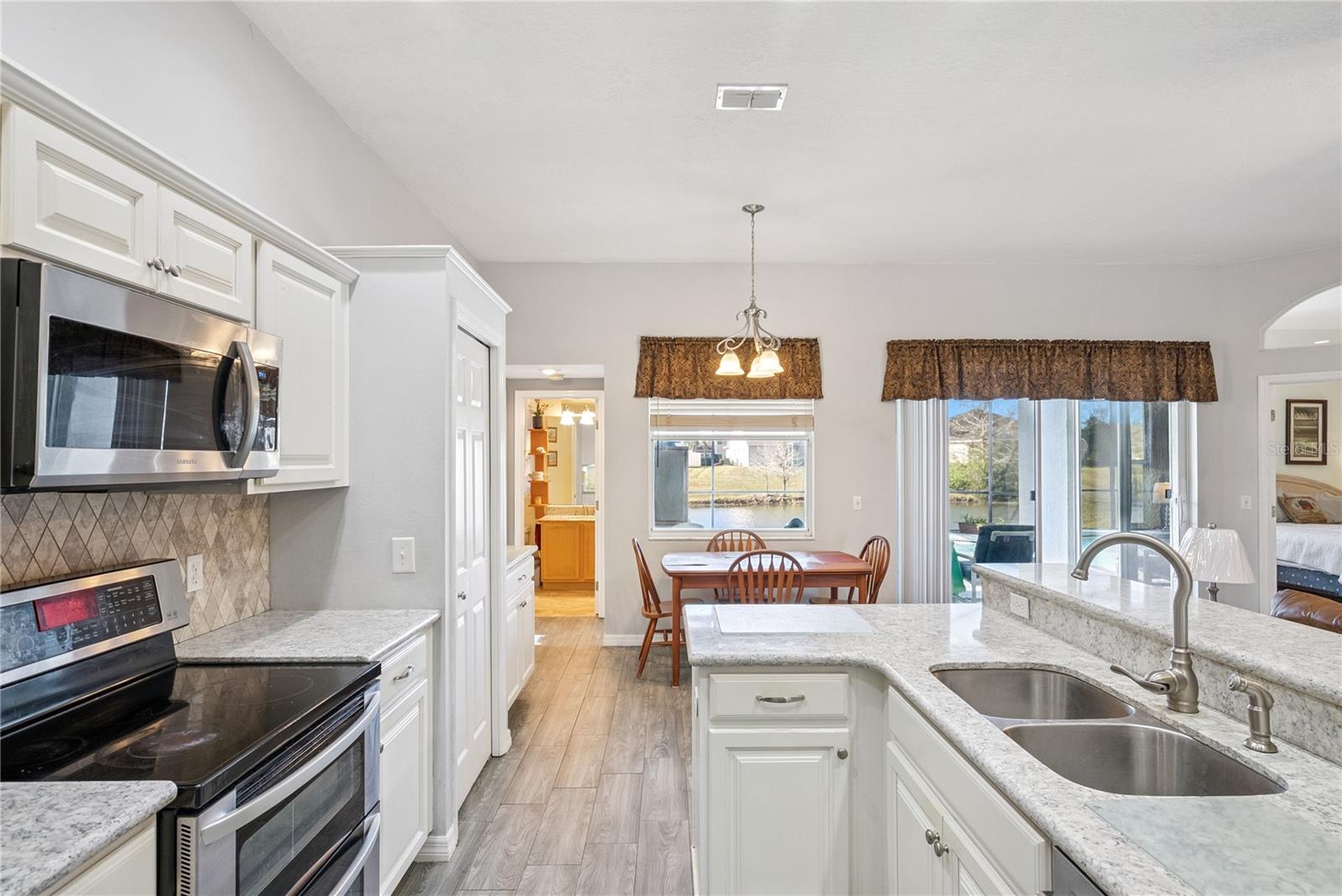 639 LAKEHAVEN CIR, ORLANDO, FL, 32828