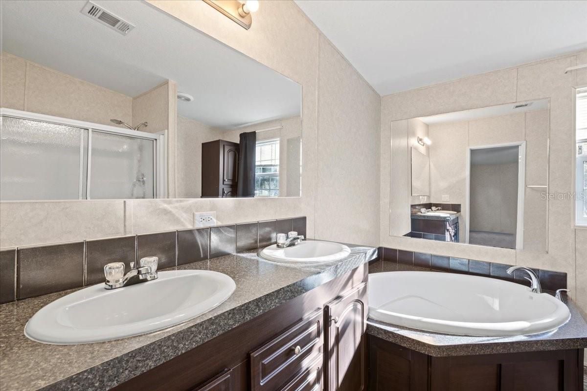 1910 NE 155TH CT, WILLISTON, FL, 32696