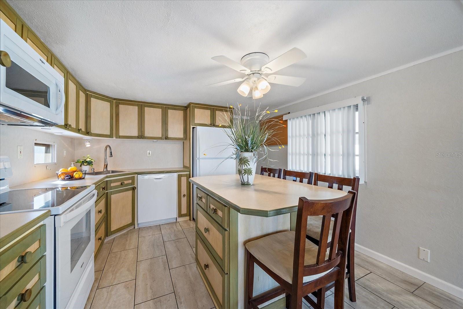 84 DEL RIO DR, PALMETTO, FL, 34221