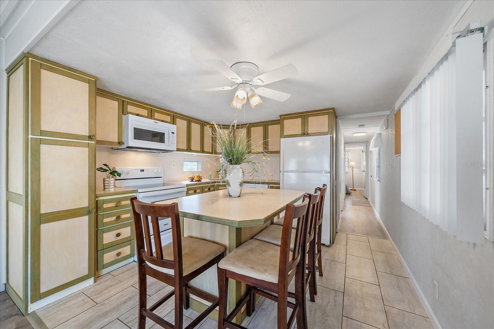 84 DEL RIO DR, PALMETTO, FL, 34221