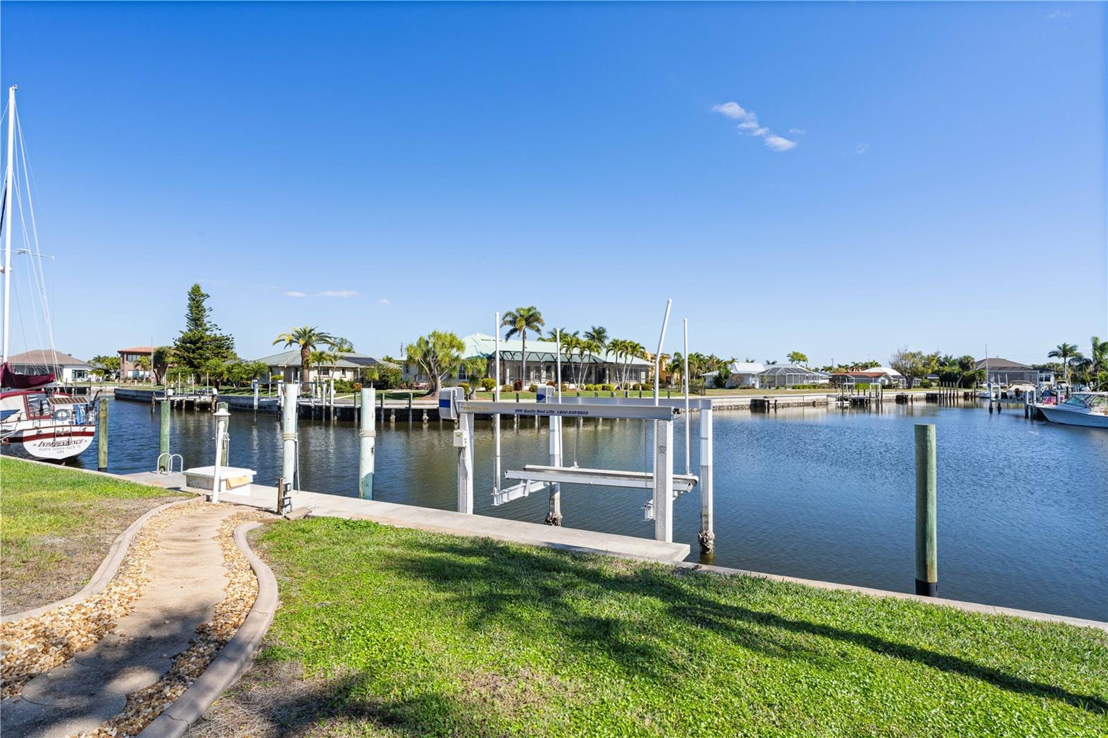 150 CRESCENT DR, PUNTA GORDA, FL, 33950