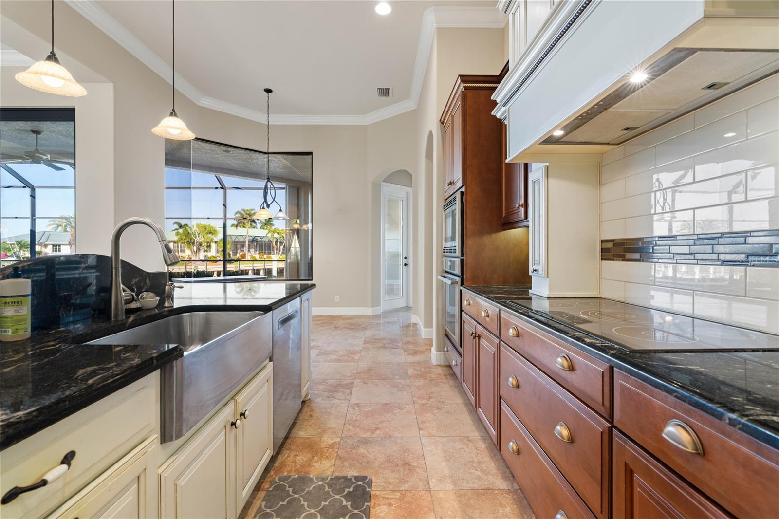 150 CRESCENT DR, PUNTA GORDA, FL, 33950