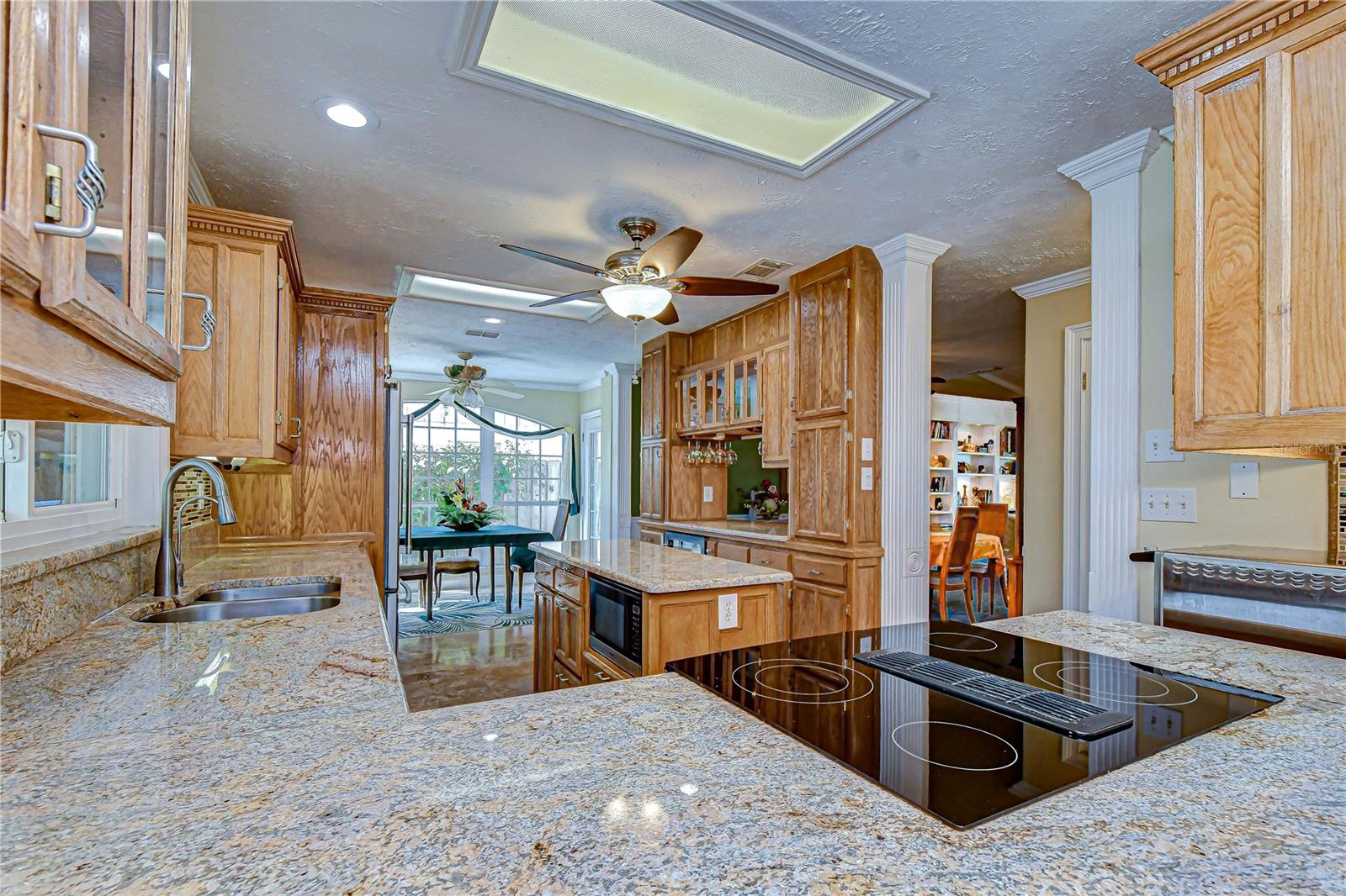 5008 COUNTRY HILLS DR, TAMPA, FL, 33624