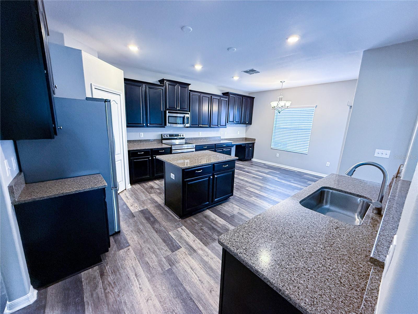 909 MEADOW GLADE DR, RUSKIN, FL, 33570