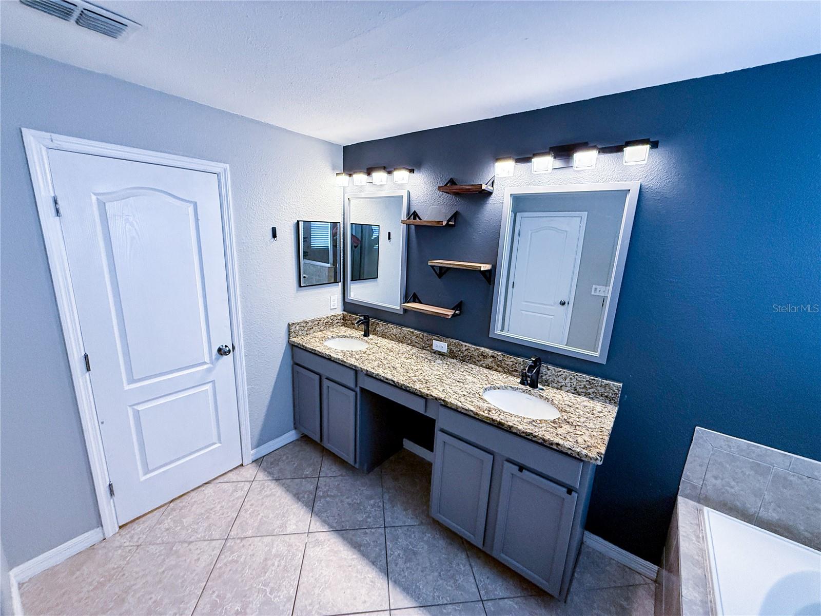 909 MEADOW GLADE DR, RUSKIN, FL, 33570